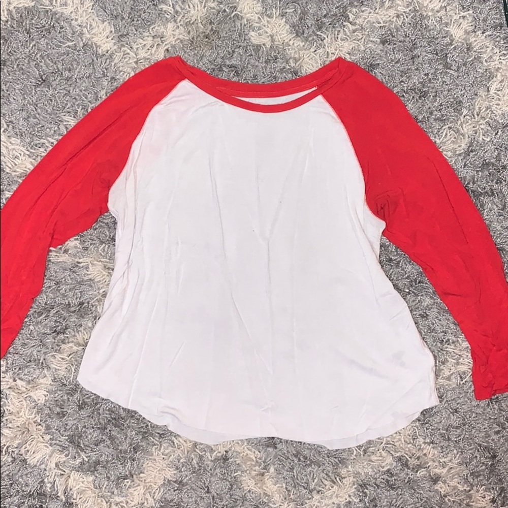 3/$20 ⚾️American Eagle red Baseball tee⚾️